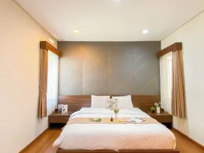 Elegant and Spacious 3BR (12 pax) Vimala Hills Villa & Resort Gadog By Travelio - Room