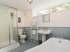 Landhaus mit Garten - Badezimmer