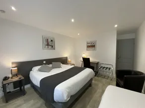 Logis Hôtel L'Oliveraie - Room