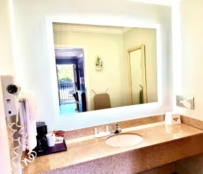 Days Inn by Wyndham Pensacola - Historic Downtown - Salle de bain