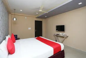 Capital O 11408 Hotel Sai Jagannath - Room