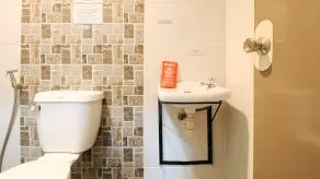 RedDoorz @ P Florentino Street Sampaloc Manila - Salle de bain