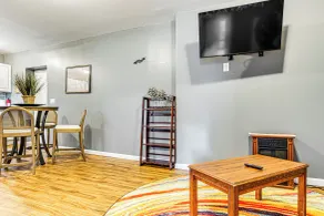 4 Mi to Dtwn Indianapolis: Quiet Apartment w/ Yard - Interior