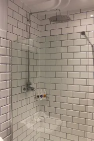 The Dolphin - Bathroom
