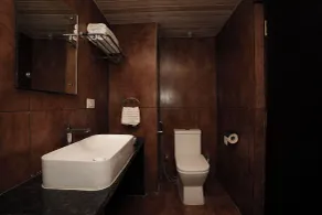 Hotel Royal Nandanaa - Bad