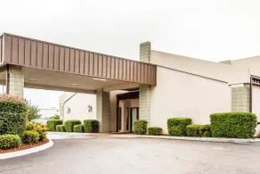 Executive Inn and Suites - Extérieur