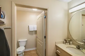 Red Roof Inn & Suites Pensacola East - Milton - Bathroom