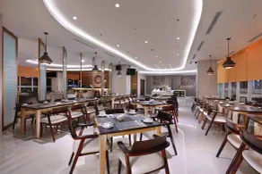 Harper MT Haryono by ASTON - Restaurant