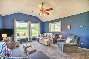 Cottage on Tubbs Lake w/ Fire Pit Near Skiing! - Interiør