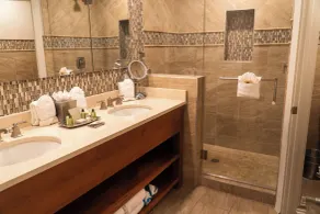 Huff House Inn and Cabins - Bathroom