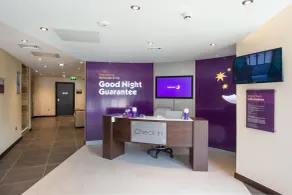 Premier Inn Farnborough Town Centre - Reception