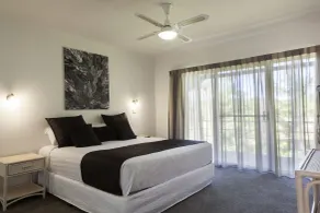 Absolute Beachfront Opal Cove Resort - Room