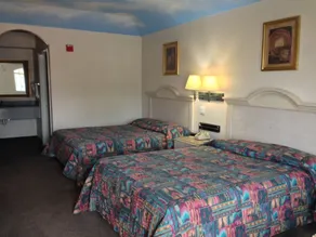 Camelot Inn & Suites Highway 290 NW Freeway - Room
