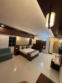 FabHotel High Five - Chambre