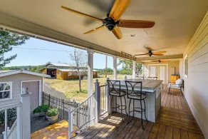 Private Mtn-view Pool! Rogue River Valley Escape - Interior