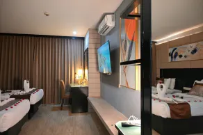 Boss Suites Nana Hotel - Chambre