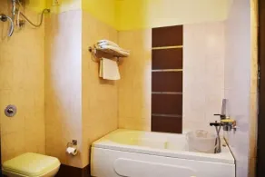 INDRAPRASTHA RESORT And SPA - DALHOUSIE - Bathroom