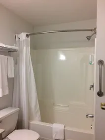 Days Inn & Suites by Wyndham Moncton - Salle de bain
