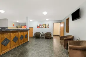 Super 8 by Wyndham Topeka/Wanamaker RD/I-70 - Hall