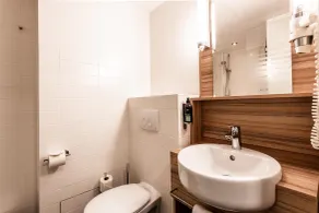 Premier Inn Hannover City University - Bathroom
