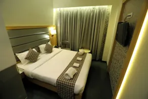 MAJESTIC SUITES BOUTIQUE HOTEL - Room