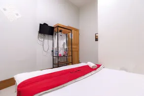 RedDoorz near Hang Nadim Batam Airport - Room