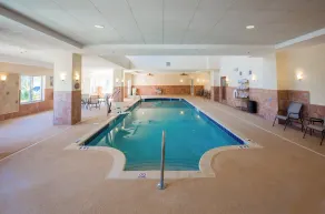 Holiday Inn & Suites Lake City by IHG - Piscina