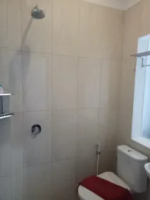 RedDoorz near Jawa Timur Park 3 - Bathroom