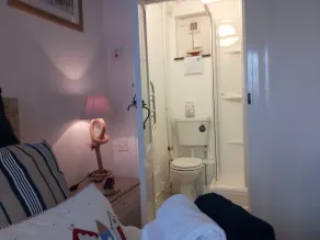 AnchorageWells King Room-Only or the Entire Cottage for 8 with 4 King Ensuite Rooms - Salle de bain