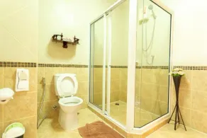 Chang Charlie Inn, Boutique - Salle de bain