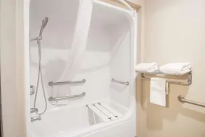 Days Inn & Suites by Wyndham San Antonio North/Stone Oak - Salle de bain