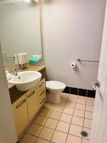 Caloundra Central Apartment Hotel Official - Bathroom
