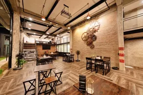 The Entaneer Poshtel - Reception