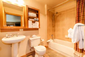 Red Hawk Lodge by Summit County Mountain Retreats - Salle de bain