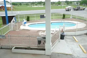 Giddings Executive Inn - Pool
