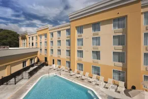 La Quinta by Wyndham Lynchburg at Liberty Univ. - Piscine