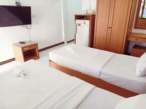 Goldenville - Room