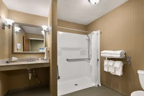 Comfort Suites Commerce - Salle de bain