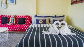 RoomQuest One Bangsaray - Quarto