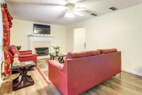 Pet-friendly Home w/ Pool Access in Snellville! - Innenbereich