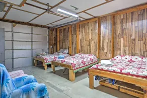 Rustic Taswell Cabin: Grill + Walk to Patoka Lake! - Innenbereich