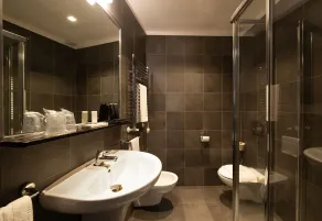 Hotel Five - Badezimmer