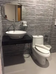 Tawan Anda Garden Hotel - Bathroom
