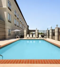 Townhome Inn & Suites by IHG - Piscine