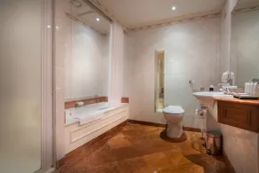 St. James' Court, A Taj Hotel, London - Bathroom