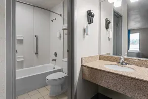 Days Inn by Wyndham Norfolk Airport - Baño
