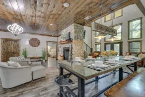 Gorgeous Broken Bow Family Home w/ Private Hot Tub - Interiør