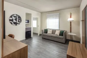 Holiday Inn & Suites Springfield - I-44 by IHG - Room