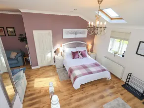 The Garden Suite at Fiddler Hall Barn - Rum