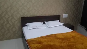 Hotel Holiday Era Opposite Railway Station - Room